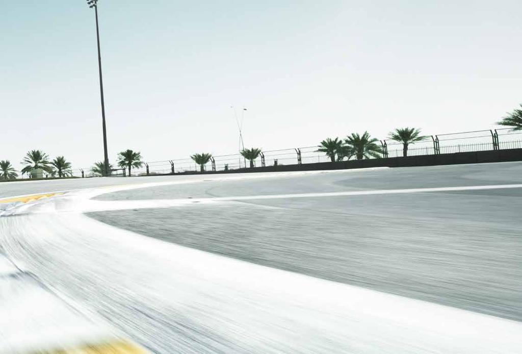 Κυρίαρχη στις στροφές. Ασταμάτητη στις ευθείες. Η Mercedes-AMG GT R δημιουργήθηκε για τη γραμμή εκκίνησης. Εκεί η κορυφαία ισχύς της των 430 kw (585 hp) συναγωνίζεται αμείλικτα.