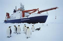 στην Αρκτική και την Ανταρκτική Τα αεροσκάφη Polar 5 & 6, τα οποία έχουν τροποποιηθεί ειδικά για να πετούν κάτω από εξαιρετικά ακραίες