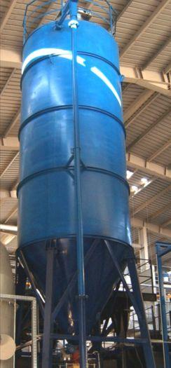 Din turbina aburul ajunge in condensor unde se formeaza apa distilata care este refolosita in proces. Capacitatea de generare energie electrica: 650 kwh.