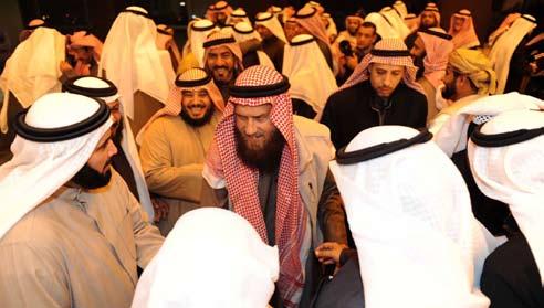 وان بناء الدولة يحتاج للتضحيات والعمل الصادق وتقدمي املصلحة الوطنية على املصالح الشخصية من قبل السلطتني مذكرا اعضاء