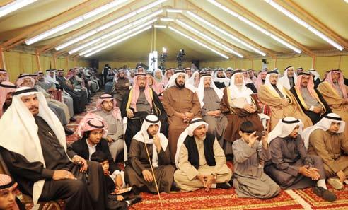 املسلم خالل حفل استقبال للمواطنيني أقامه في مقرة االنتخابي أمس لتهنئته على نيله ثقتهم في متثيل الدائرة االنتخابية الثالثة طالب احلكومة بان تبدأ في هذه الفترة املفصلية من تاريخ البالد بإسقاط القضايا