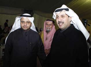 فساد. واضاف شخير»انني اركز على وحدتنا الوطنية التي هي صمام االمان لهذا البلد الذي عرف لدى املجتمعات اخلليجية بوحدته وتالحمه فلنحارب من يخلق هذه املشاكل ويصنعها