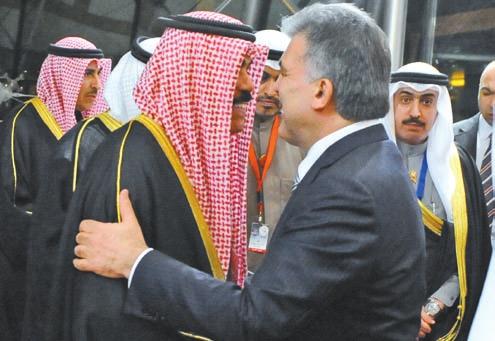 وشعبها امام ناظريه عامال بصمت وتفان من اجل هذا الوطن الذي عاصر نشأته احلديثة ليكون ضمن ركب املؤسسني ممن ولد على أرضه وترعرع في كنفه وشهدت مرافق الوطن على إجنازاته بدءا من بصماته املتميزة التي أغنت
