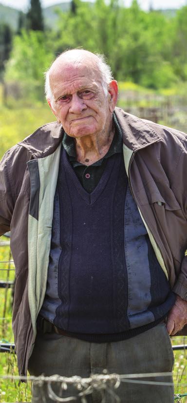 Συνέντευξη Αθανάσιος και Γεώργιος Παπαϊωάννου Ν αφήσουμε το φυτό μας να αντιμετωπίσει με τις δικές του δυνάμεις τη βιολογική προσαρμογή του, να απλώσει το ριζικό του σύστημα ώστε να αφομοιώνει τροφή