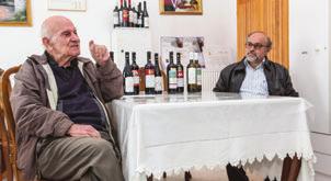 Συνέντευξη Αθανάσιος και Γεώργιος Παπαϊωάννου Η οικογένεια Παπαϊωάννου μετρά 8 γενιές στον αμπελώνα, σπάνιο φαινόμενο για την Ελλάδα.