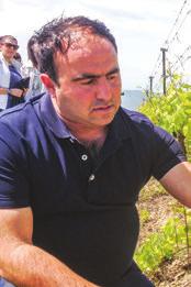 δειοδοτηµένα µικρά οινοποιεία και επίκειται αδειοδότηση κι άλλων, ενώ υφίστανται και 14 οινοπαραγωγοί οι οποίοι παράγουν το δικό τους κρασί µε νόµιµες ετικέτες», τονίζει ο περιφερειακός σύµβουλος και