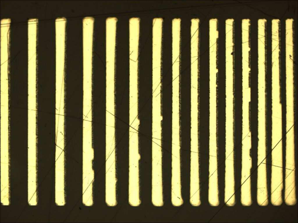 Electrozii din Au au fost produsi cu un evaporator standard. a.) b.) c.) d.) e.) f.