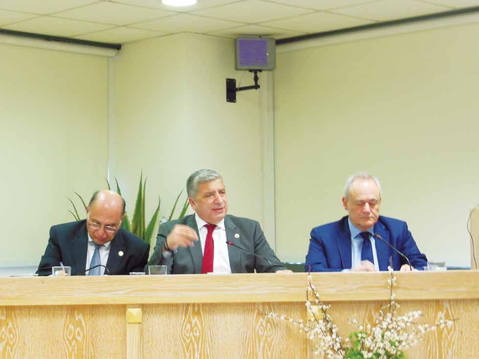 Αποκαλυπτικά στοιχεία, για την κατάρρευση του συστήματος Πρωτοβάθμιας Φροντίδας Υγείας και την οικονομική εξαθλίωση του ιατρικού κόσμου, παρουσιάστηκαν στο πλαίσιο Συνέντευξης Τύπου του ΙΣΑ Αθήνα,