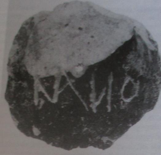 139 7). Εικ. 140. Εγχάρακτο όνομα πιθανόν σε Εικ.