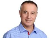 Το 1992 έλαβε Ειδικότητα Προσθετικής και Master of Science από το University of North Carolina at Chapel Hill, ΗΠΑ όπου και δίδαξε για τέσσερα χρόνια.