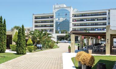 62 ΠΛΑΤΑΜΩΝΑΣ, ΠΙΕΡΙΑ Platamon Cronwell Resort Το Cronwell Platamon Resort βρίσκεται στην Πιερία, ακριβώς μπροστά στην ιδιωτική αμμώδη παραλία του.