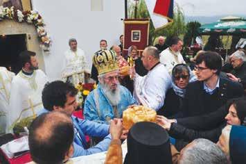 На крају овог дивног духовног сабрања уследила је трпеза љубави. Горан Живковић, протонамесник ПРОСЛАВА ХРАМОВНЕ СЛАВЕ У ДАРОСАВИ Дана 7.