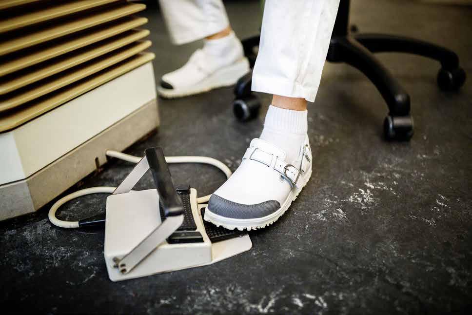 Work Professional appearance Ρυθμιζόμενο λουράκι για ασφαλές κράτημα Adjustable heel strap for secure support