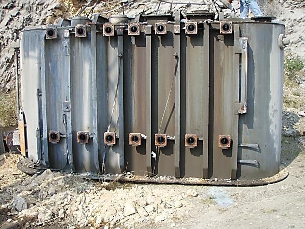 Β-) Μετασχηματιστής 150 / 15 kv ισχύος 20 ΜVA, έτος εγκατάστασης 1967, το 2003 ετέθη εκτός λειτουργίας, βραχυκυκλωμένη περιέλιξη.