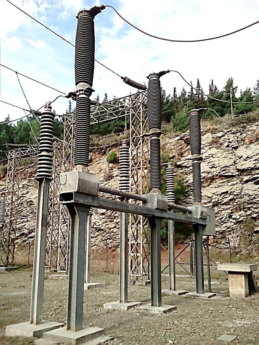 α6. ΑΥΤΟΜΑΤΟΣ ΔΙΑΚΟΠΤΗΣ 150 kv Αμέσως μετά τους επί μέρους αποζεύκτες υπάρχουν αυτόματοι διακόπτες ισχύος (Α/Δ) οι οποίοι ανοίγουν τις επαφές τους σε περίπτωση σφάλματος για να προστατεύσουν το