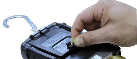 7 Întreţinere produs Asigurarea preciziei de măsurare Testo Service Clienţi se oferă să vă ajute în caz de necesitate.