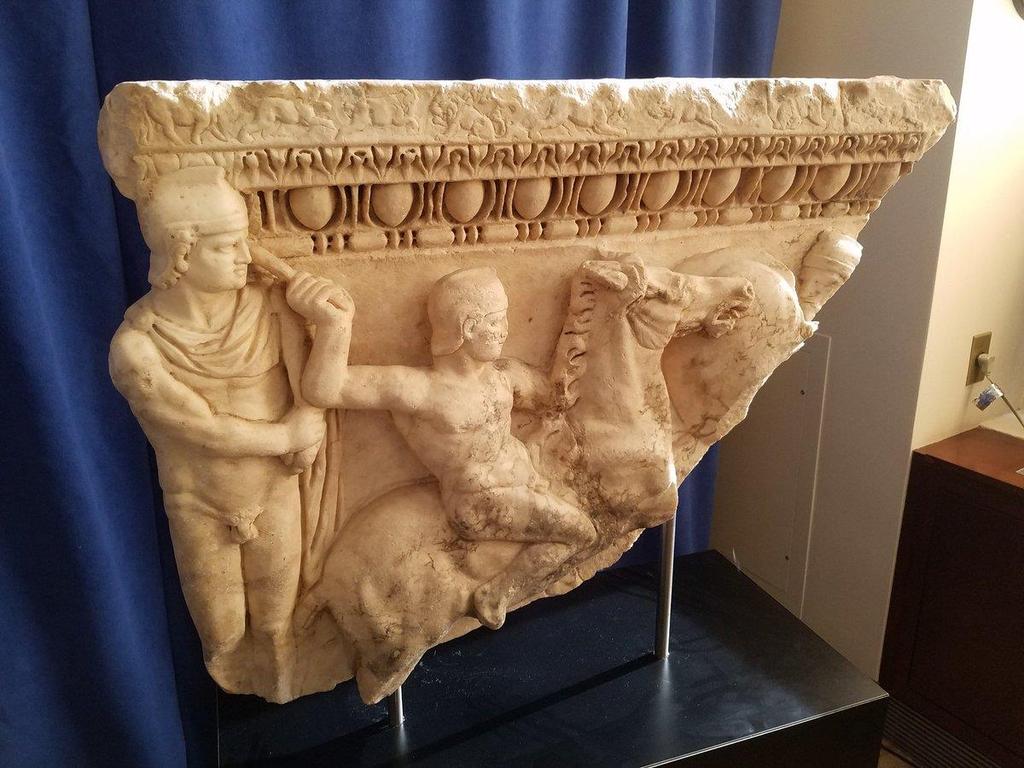 αγορά τέχνης μέσω ενός διαβόητου ιταλού εμπόρου.