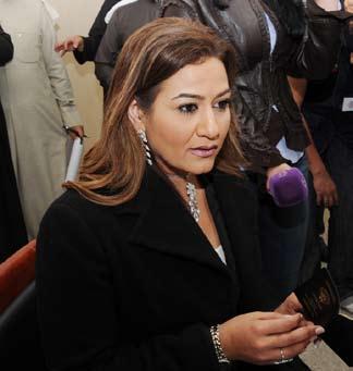 وأضاف قائال: كل املرشحني يطرحون برامجهم في هذه الفترة وما هي اال ورود تذبل بعد االنتخابات وهذا خطأ لذلك البد ان يضع كل نائب مصلحة الكويت فوق كل اعتبار.