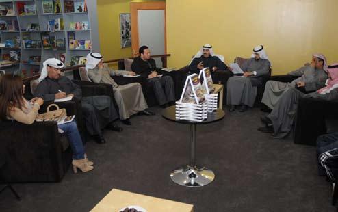 عبداحلميد الصراف مساء أمس األول في مكتبة آفاق أن البعض قد يشعر بالغرابة الستخدام مصطلح السوق على العملية االنتخابية ولكن الفهم الدقيق لهذا املفهوم يؤدي إلى زيادة الوعي السياسي لدى الناخبني واملرشحني.