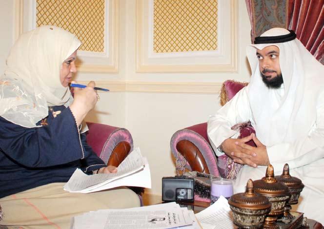 مناشدا وزير الداخلية التعامل بحكمة مع هذه املواقف مشيرا الى ان من شوه سمعة الكويت خارجيا الرشاوى وانتهاك الدستور وضرب النواب واملواطنني كما جاء في افتتاحية»الواشنطن بوست«بعد دخول مجلس االمة حيث رأت
