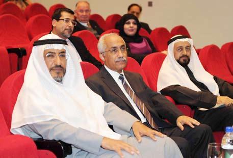 وتناولت الصانع بداية إنشاء فريق إميانيات منذ سنوات وكيف حتول من خيم في الفندق لتناول الشيشة الى خيم إميانية اجتماعية ودينية وكان جتمعنا دون النظر الى اجلنسية او االنتماء وبدأت الفكرة حتت مظلة مهرجان