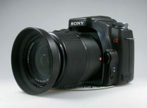 Sony je sistem πe dodelal in v svoji prvi lastni kameri DSLR dodal πe nekaj zanimivih lastnosti.