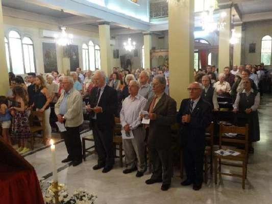 και τα μέλη του προσωπικού καθολικού δόγματος.