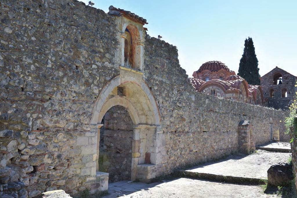 ΑρχαιολογικόςΧΩΡΟΣ 08 08 Η είσοδος της Μητρόπολης (Άγιος Δημήτριος). 09 Η Μητρόπολη. 09 μεταγενέστερων χρόνων, συμπεριλαμβανομένου του μητροπολιτικού ναού του Αγίου Νίκωνος στη Σπάρτη.