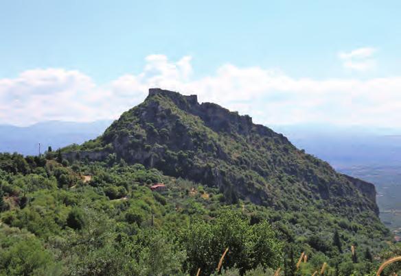 Βράχος Α Οικοδομική Φάση, 1360 1365 Β Οικοδομική Φάση, 1380 1400 Γ Οικοδομική Φάση, τέλη 17ου αρχές 18ου αι. Αφαίρεση κατά την Γ Οικ. Φάση 0 1 2 5m 32 σχετίζεται με την πρωτεύουσα.