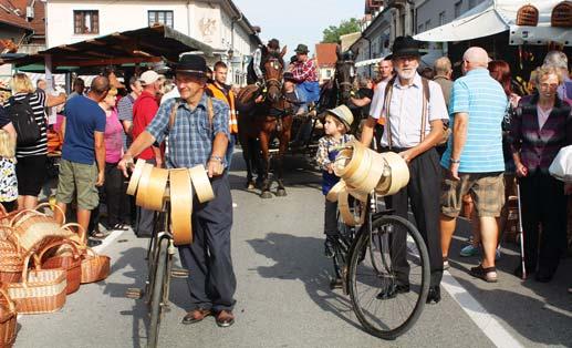 Zabavno tekmovanje med vasmi, društvi in klubi Ribniške doline sta vodila Medard Pucelj in France Petek, nasproti pa so si stale ekipe Slatnika, DramŠpila, Fižolčkov in Ribniškega študentskega kluba.