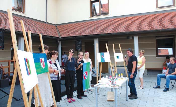 Brencl banda Na stojnici pred Rokodelskim centrom smo se predstavili s svojo blagovno znamko Ribrand, saj smo prav za sejem v kolekcijo Izbrano za hrano (Wood for food) ekskluzivno dodali tri nove