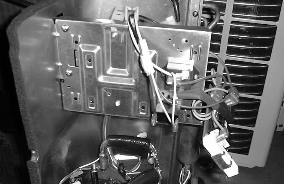 Terminal block(tb2) Terminal block(tb) Outdoor fan capacitor (C2) Surge absorber (DSAR) 3. Removing the propeller and the outdoor fan motor () Remove the cabinet. (Refer to.