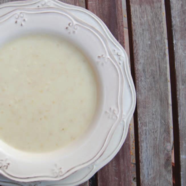Σούπα τραχανάς Trahanas soup Υλικά 1½ λίτρα ζωμό από κοτόπουλο, κρέας ή λαχανικά 200γρ. τραχανάς φρεσκοτριμμένο πιπέρι (προαιρετικά) αλάτι (προαιρετικά) 125 γρ.