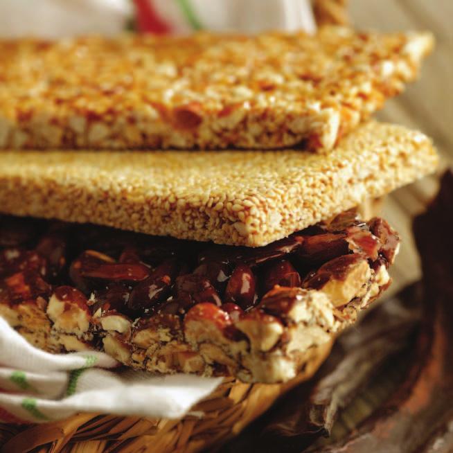Παστελλάκι με φυστίκια Peanut brittle Υλικά 2 φλιτζάνια σουσάμι 2 φλιτζάνια φιστίκια 1 φλιτζάνι του καφέ ζάχαρη 2 κουταλιές της σούπας μέλι ή χαρουπόμελο 2 κουταλιές της σούπας άσπρο ξύδι Εκτέλεση