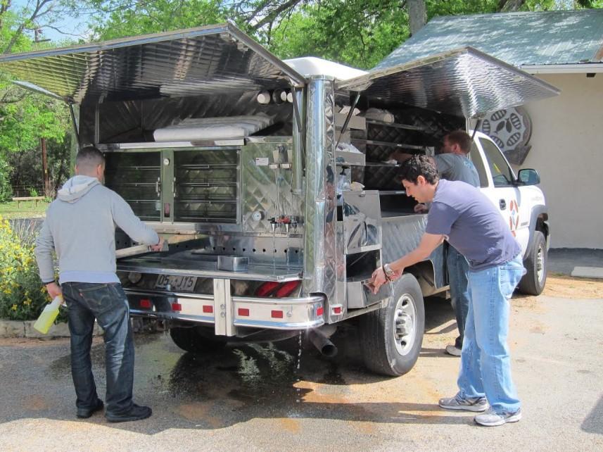 drive out to homeless shelters in Austin and distributes these lunches.