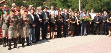 ОДБЕЛЕЖАНА ДЕВЕТГОДИШНИНАТА ОД ЗАГИНУВАЊЕТО НА РЕЗЕРВИСТИТЕ КАЈ МЕСНОСТА КАРПАЛАК о чест на сеќавање на десетте македонски бранители кои во 2001 година кај месноста Карпалак трагично ги загубија