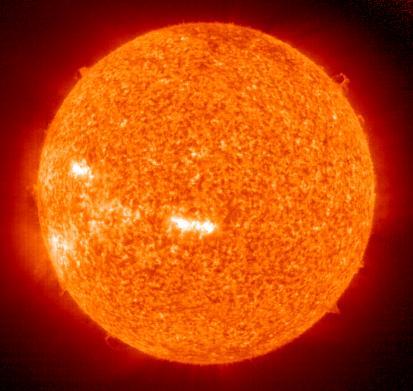 Saulės masė sudaro 99,8 % visos Saulės sistemos masės. Saulė susiformavo prieš 4,6 mlrd. metų ir ji sudaryta iš daugelio elementų, tarp kurių aiškiai vyrauja H 2 (74 %) ir He (24 %).