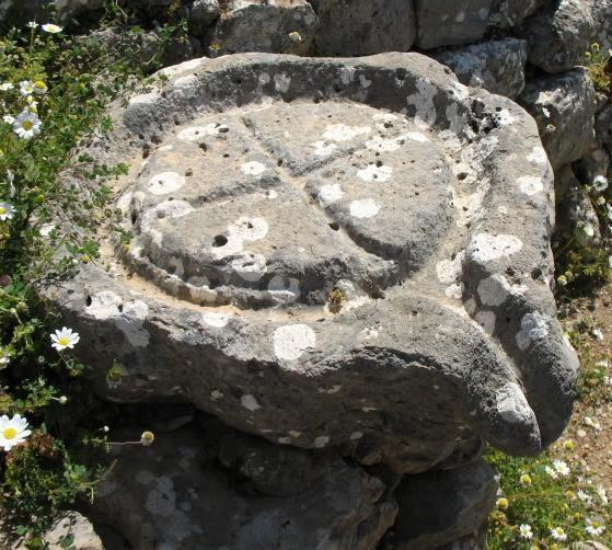 ερείπια της οποίας χρονολογούνται από την Δωρική περίοδο (5 ος και 4 ος αιώνας π.χ.).
