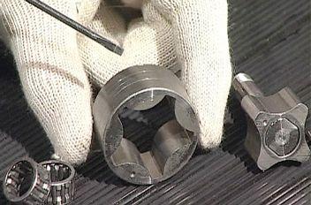 Κινητήρας Engine V750 IE MIU G3 Ø έδρας για ρουλεμάν κύλισης mm 21,972 21,993 (ίν. 0.8650 0.8659), πάχος έδρας για τον εξωτερικό ρότορα mm 15,030 15,070 (ίν. 0.5917 0.