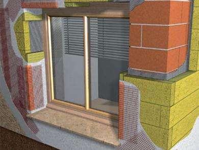 Slika 10: detajl toplotne izolacije Pri aktivni hiši morajo biti vsi elementi toplotnega ovoja dobro toplotno izolirani. Zelo pomembno je toplotnoizolativna plast poteka neprekinjeno povsem ovoju.