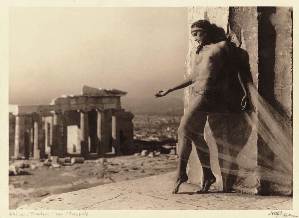 384 384 NELLY S. Athènes - Nicolsca sur l Acropole. [1929].