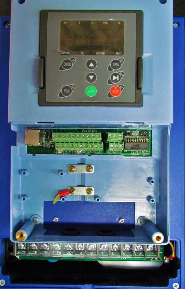 درایو VX و ترمینالهای قدرت و کنترل آن و نیز سوکتهای کارتهای انکودر و آپشن در شکل ذیل نشان داده شده است: سوکت کارت انکودر ترمینالهای کنترل