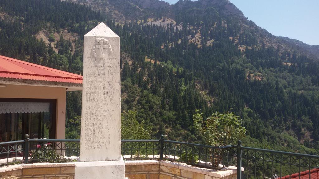 Επιτύμβια στήλη πεσόντων στους πολέμους του 1821, του 1922 και του