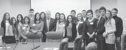 FEBRUARIE BURSE DE MERIT 2013 PENTRU CEI MAI BUNI STUDENŢI 50 de studenţi, de la 11 universităţi din Moldova și-au ridicat Bursele de Merit 2013, obținute în cadrul unui concurs organizat de către