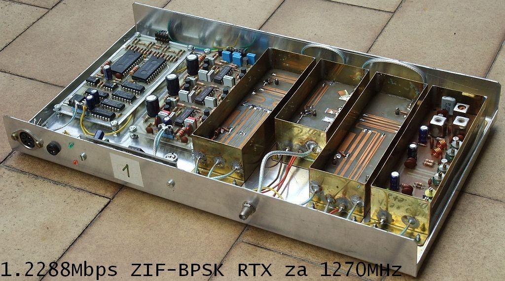 radijske postaje in zanesljive zveze z Manchester kodiranjem s hitrostjo 38.4kbit/s v frekvenčnih pasovih 430MHz in 1.2GHz.