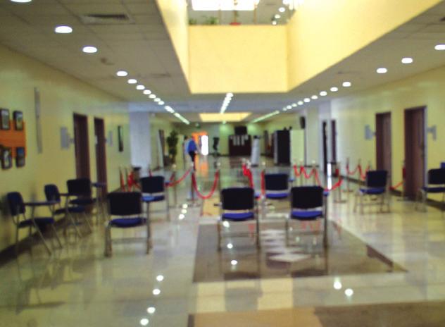 -6 توزيع مباني : - مبنى الكليات الصحية بالحرم الجامعي بالراكة يدرس فيه طالب المسار الصحي )1( والمسار الصحي لكليتي التمريض والصحة العامة - مبنى رقم 450 بالحرم الجامعي بالراكة يدرس فيه طالب المسار
