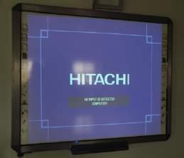 3-6 تقنيات المبنى: تقنيات القاعة الذكية: السبورة التفاعلية :Interactive Board تعتبر السبورة التفاعلية من أهم مكونات الفص ل الذك ي وه ي أح د ركائ ز التفاع ل داخ ل القاعة حيث
