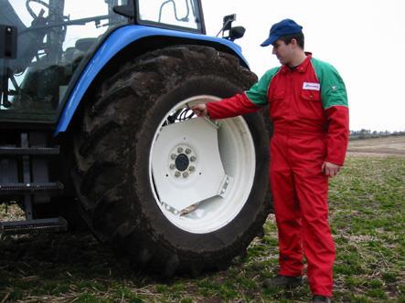 Traktora spiediens riepās