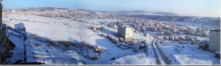 KARAKTERISTIKAT TJERA NATYRORE Nga pjesa veriore e planit, në të dy anët e zonës kemi të bëjmë me nga një shtrat lumi (në lindje e perëndim) jo të bujshëm që kanë nivel të ulët të ujit gjatë