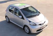 8 pav. Įkrovimo stotelė elektromobiliams Taip pat perdaro automobilius ir atlieka servisą elektromobiliams (9 pav.). 9 pav.